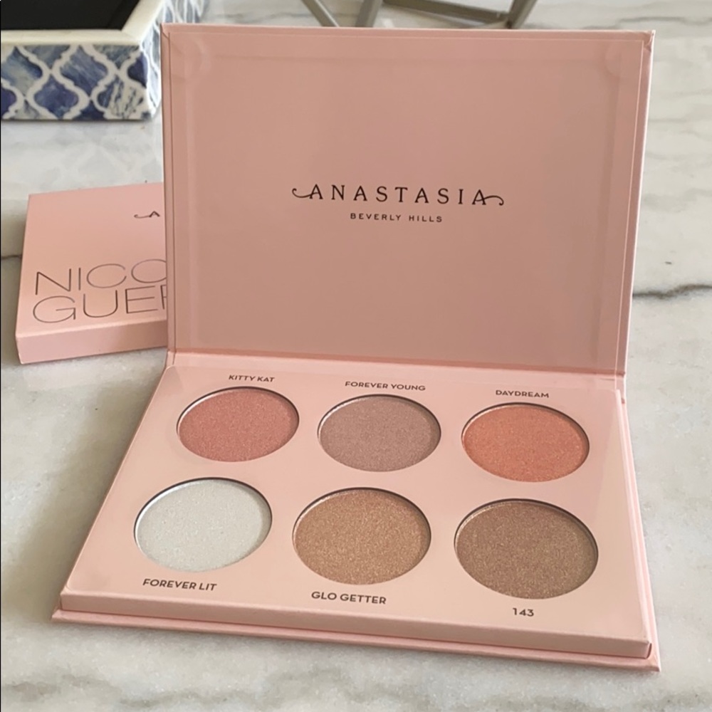 Nicole Guerriero GlowKit byAnastasia Beverly Hills